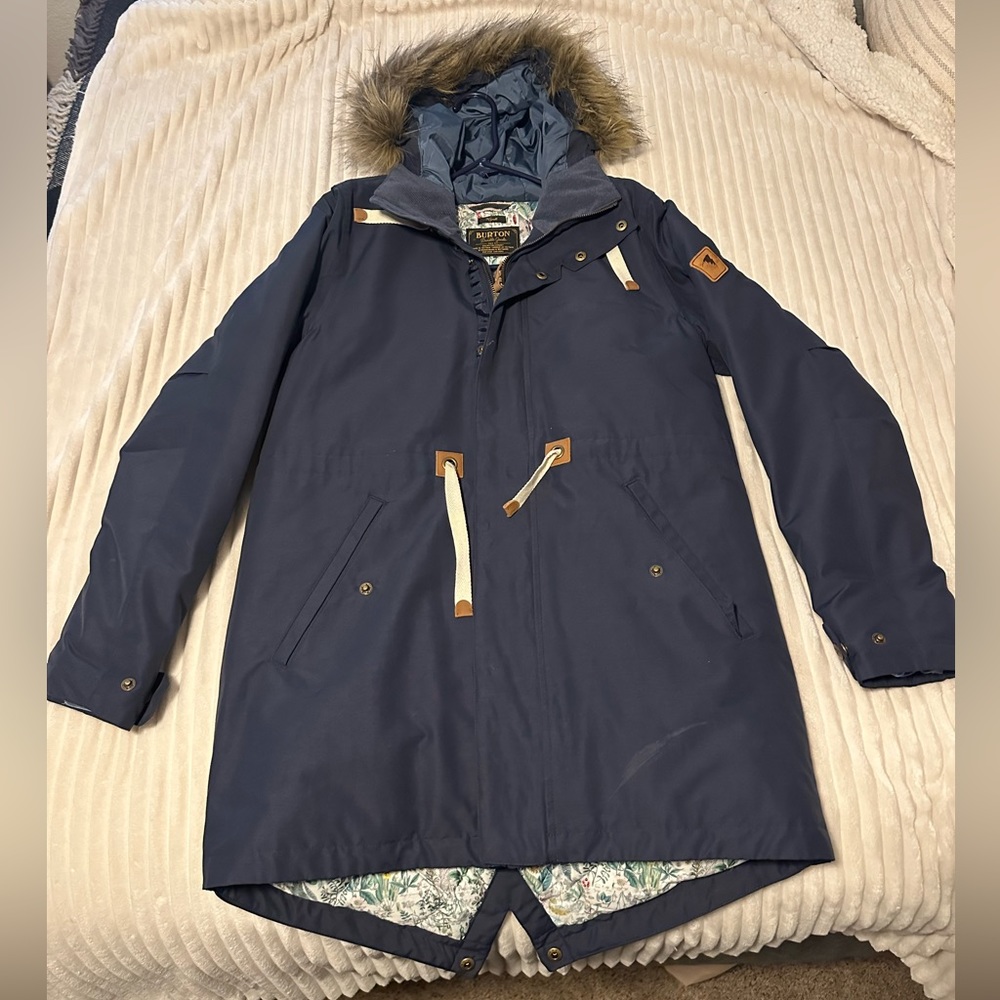 Burton snow jacket size small. Highly insulated and very warm